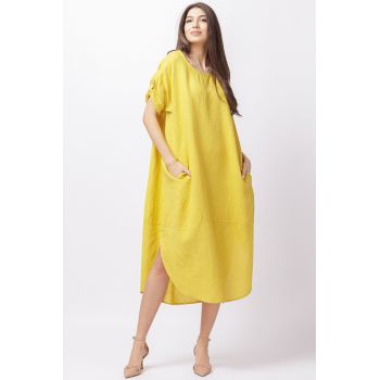 Rochie lalea oversize din in cu buzunare si crapaturi laterale rotunjite, galben