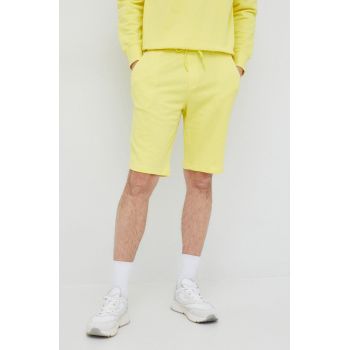 United Colors of Benetton pantaloni scurti din bumbac culoarea galben