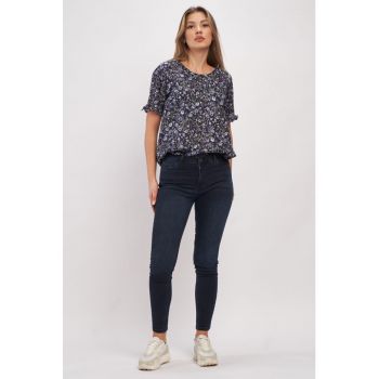 Bluza cu decolteu rotund si model floral