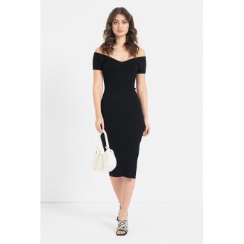 Rochie cu decolteu pe umeri sii slit lateral