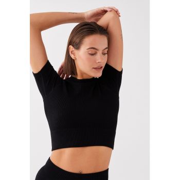 Tricou crop cu aspect striat si maneci raglan