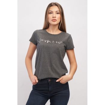 Tricou cu text stralucitor