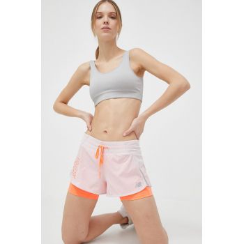 New Balance pantaloni scurți de alergare Printed Impact Run culoarea roz, modelator, medium waist ieftini