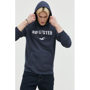 Hollister Co. bluza barbati, culoarea albastru marin, cu glugă, cu imprimeu