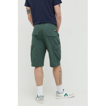 Tommy Jeans pantaloni scurti din bumbac culoarea verde ieftini