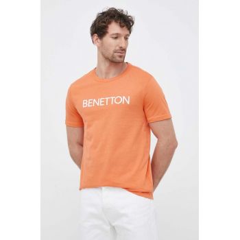 United Colors of Benetton tricou din bumbac culoarea portocaliu, cu imprimeu ieftin