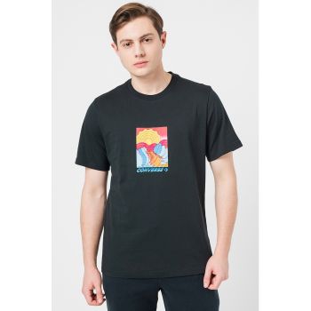 Tricou cu decolteu la baza gatului si imprimeu grafic