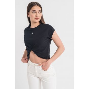 Tricou cu nod frontal la reducere