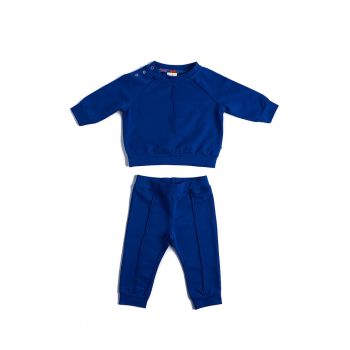 Set de bluza cu decolteu la baza gatului si pantaloni de trening