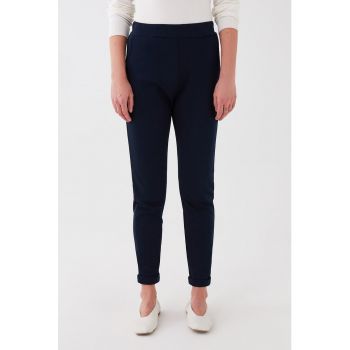 Pantaloni sport crop cu buzunare oblice