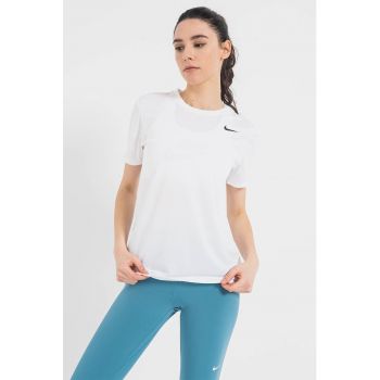 Tricou cu tehnologie Dri-Fit si logo - pentru fitness