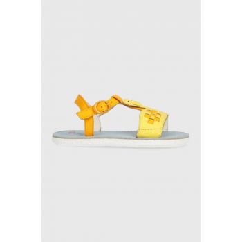 Camper sandale din piele pentru copii culoarea galben ieftine