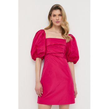 Marella rochie culoarea roz, mini, evazati