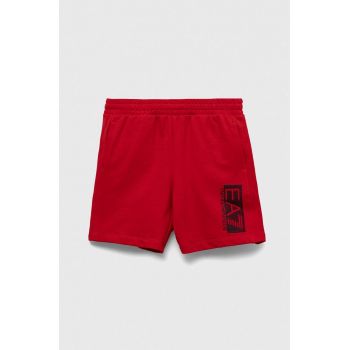 EA7 Emporio Armani pantaloni scurți din bumbac pentru copii culoarea rosu, talie reglabila ieftini