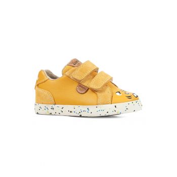 Pantofi sport cu velcro si insertii de piele intoarsa
