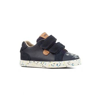 Pantofi sport cu velcro si insertii de piele intoarsa