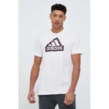 adidas tricou din bumbac culoarea alb, cu imprimeu