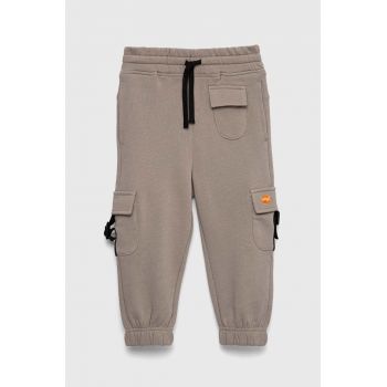 Sisley pantaloni de trening din bumbac pentru copii culoarea maro, neted ieftini