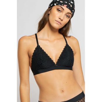 Sutien de dantela cu cupe triunghiulare