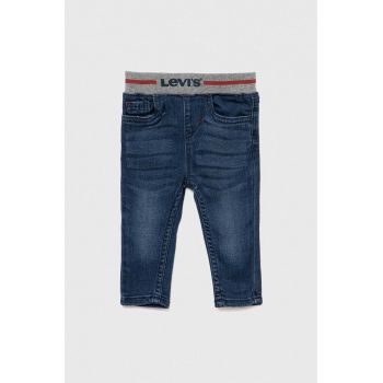 Levi's jeans bebelusi