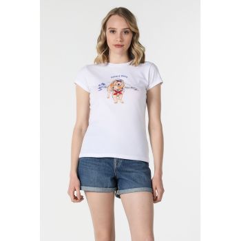 Tricou cu decolteu la baza gatului si imprimeu grafic