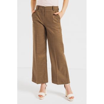 Pantaloni crop cu croiala ampla