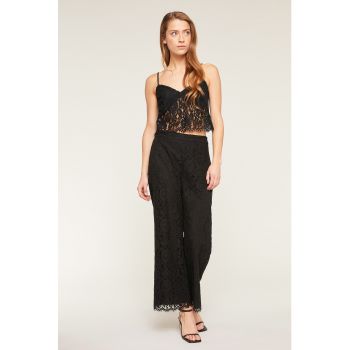 Top crop cu dantela