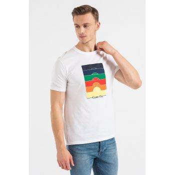 Tricou cu decolteu la baza gatului si imprimeu