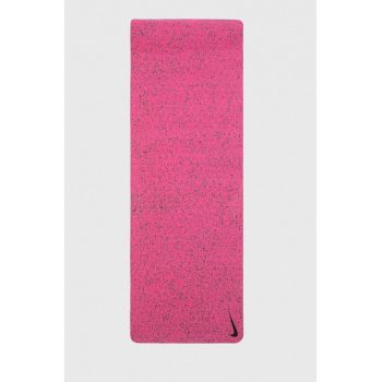 Nike saltea de yoga Move culoarea roz ieftin
