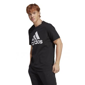 Tricou cu logo supradimensionat