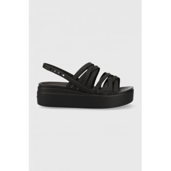 Crocs sandale Brooklyn Strappy Low Wedge femei, culoarea negru, cu platformă 206453