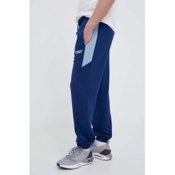 Hummel pantaloni de trening din bumbac culoarea albastru marin, neted ieftini