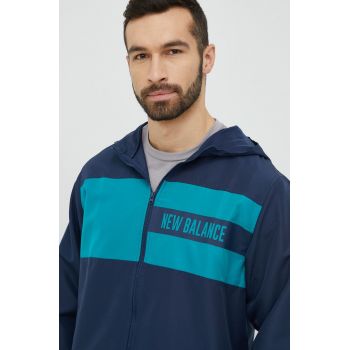 New Balance geaca barbati, culoarea albastru marin, de tranzitie ieftina