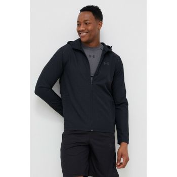 Under Armour jachetă de alergare Storm culoarea negru