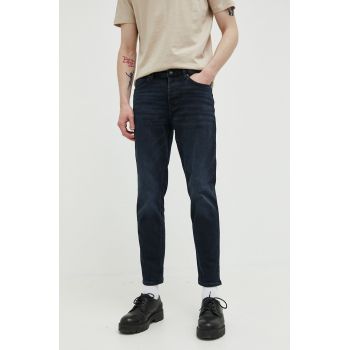 HUGO jeansi 634 barbati, culoarea albastru marin