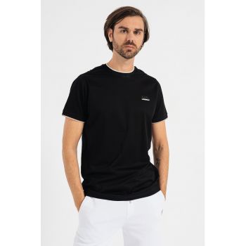 Tricou cu decolteu la baza gatului si terminatii contrastante