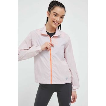 New Balance jachetă de alergare Printed Impact Run Light Pack culoarea roz, de tranzitie, oversize ieftina