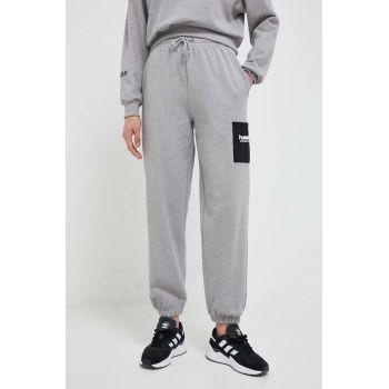 Hummel pantaloni de trening culoarea gri, melanj ieftin