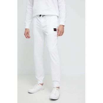 HUGO pantaloni lounge din bumbac culoarea alb, cu imprimeu de firma originali