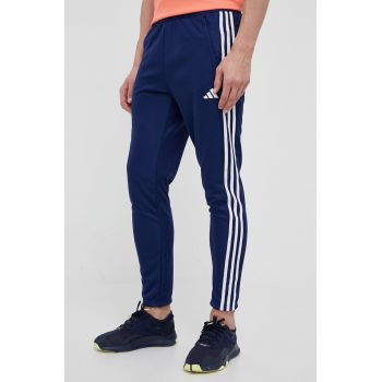 adidas Performance pantaloni de antrenament Train Essentials 3-Stripes culoarea bleumarin, cu imprimeu IB8169 de firma originali