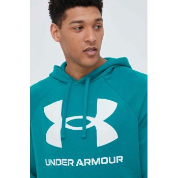 Under Armour bluză barbati, culoarea verde, cu glugă, cu imprimeu 1357093-652 ieftin