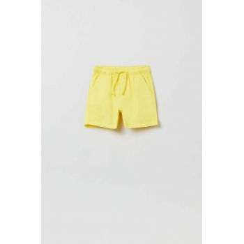 OVS pantaloni scurți din bumbac pentru bebeluși culoarea galben