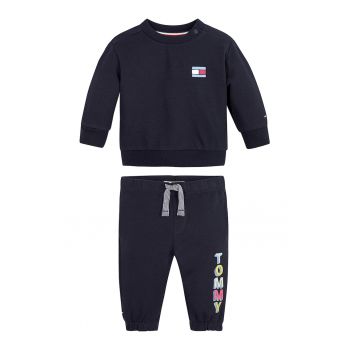 Set de pantaloni sport si bluza sport cu decolteu la baza gatului