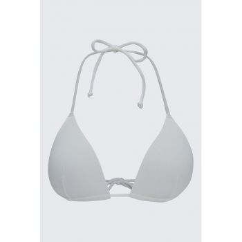 Sutien de baie cu cupe triunghiulare