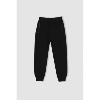 Pantaloni sport conici cu snur