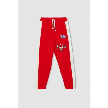 Pantaloni sport cu model colorblock si snururi