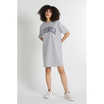 Rochie-tricou cu decolteu la baza gatului si imprimeu text