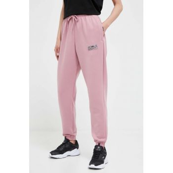 Under Armour pantaloni de trening culoarea roz, neted de firma original