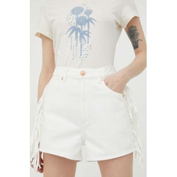 Wrangler pantaloni scurti jeans Fringed Festival femei, culoarea alb, neted, high waist ieftini