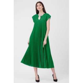 Rochie plisata  A-line lunga, material fin si usor creponat, verde